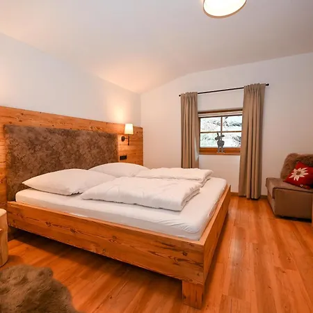 Simone Incl Joker Card By In One * Saalbach-Hinterglemm