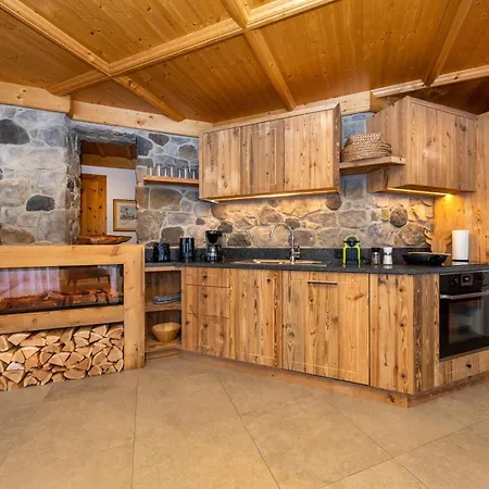 Simone Incl Joker Card By In One Appartement