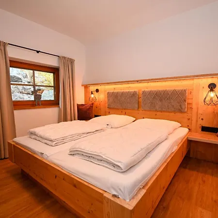 Simone Incl Joker Card By In One