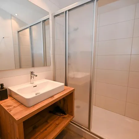 Simone Incl Joker Card By In One *